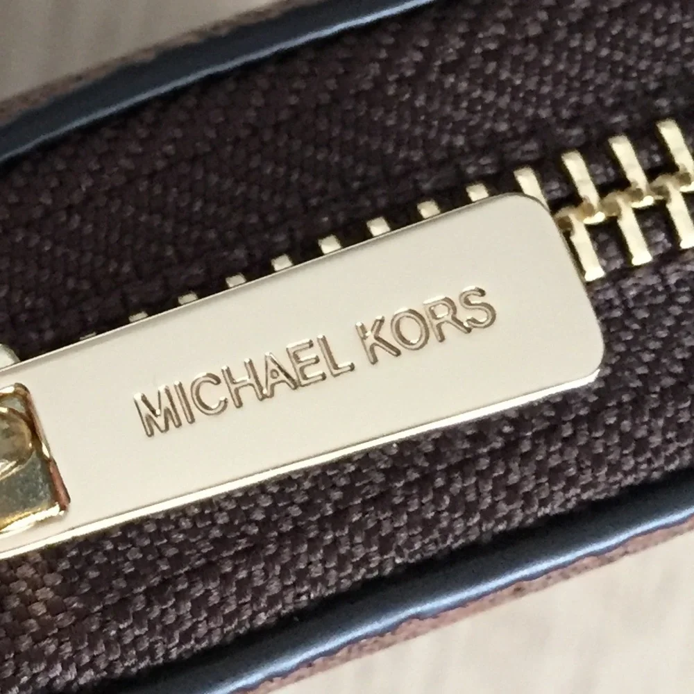 Michael Kors Jet Set Luggage Multi Wallet